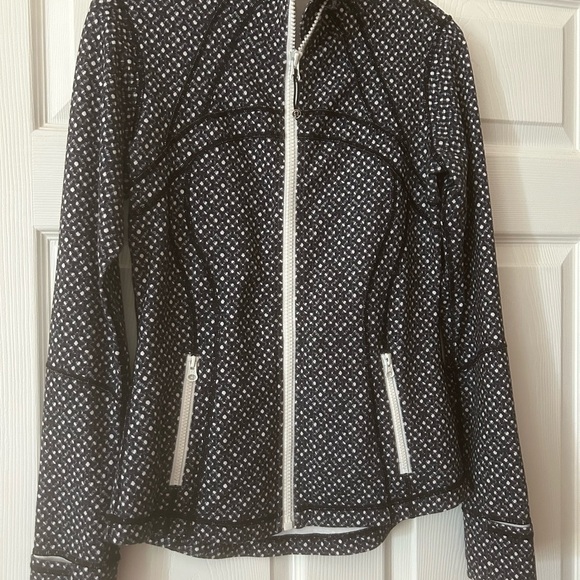 Lululemon black-and-white define jacket white zipper size 8 excellent condition. - Picture 1 of 6